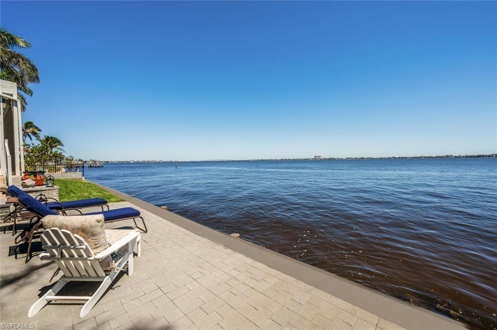 LOUNGE AREA ON CAPTAIN'S WALK