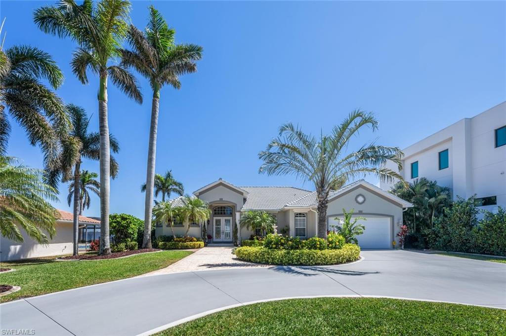 FRONT OF HOME W/CIRCULAR DRIVEWAY