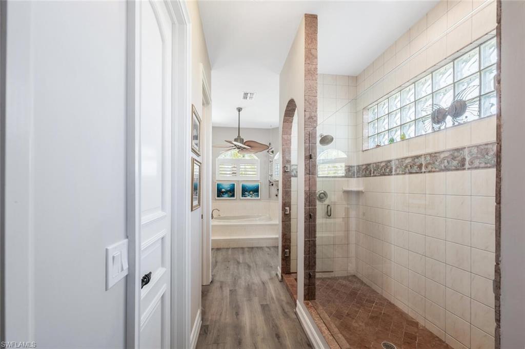 OWNER'S ENSUITE BATHROOM W/LARGE WALK-IN SHOWER