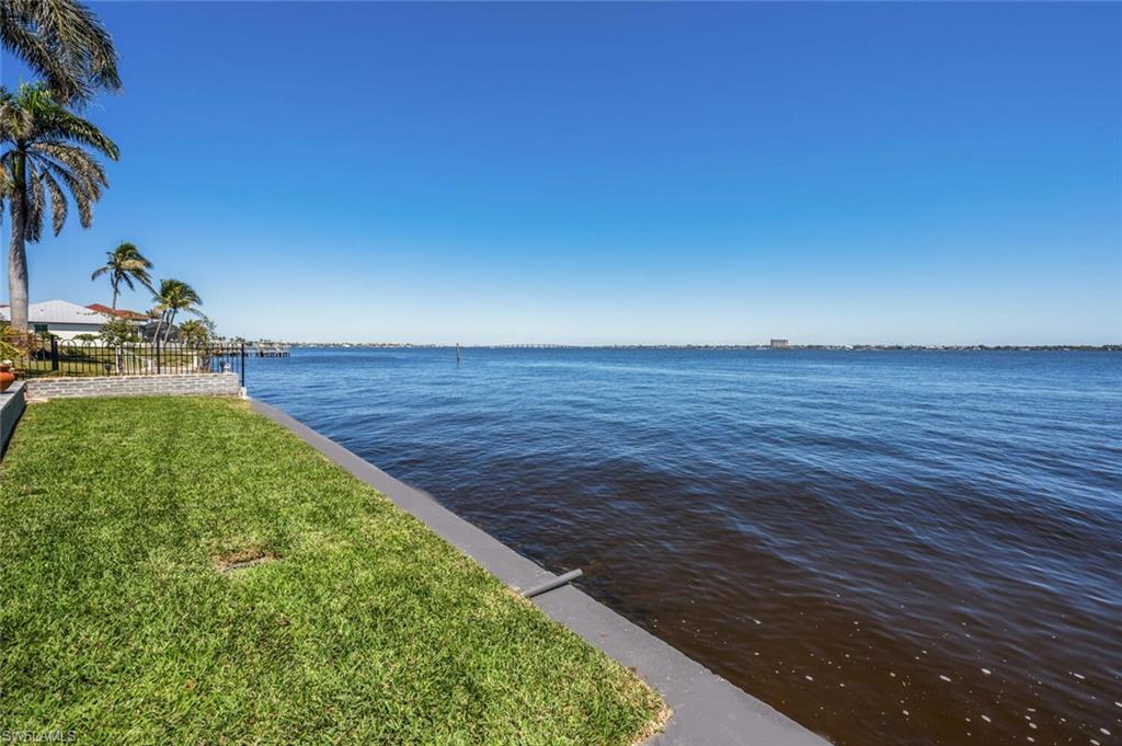 CAPTAIN'S WALK W/RIVER VIEW