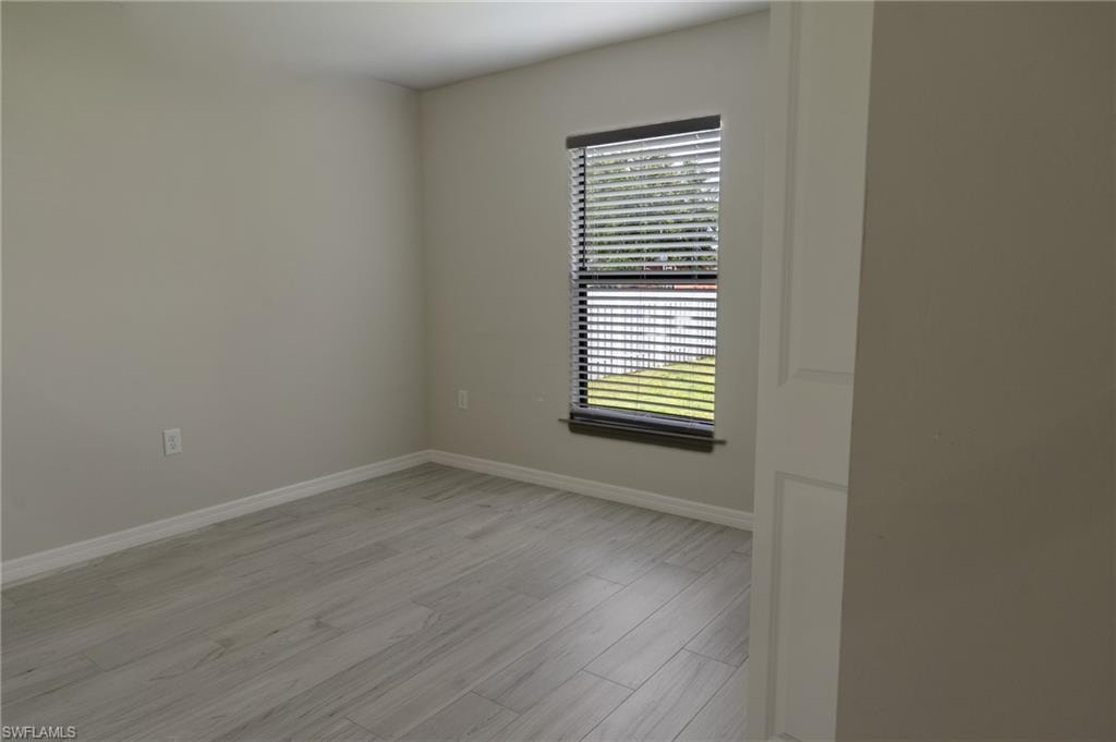 1028 Champion AVE photo 26