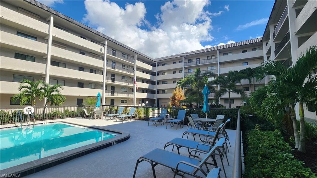 2121 Collier AVE 107