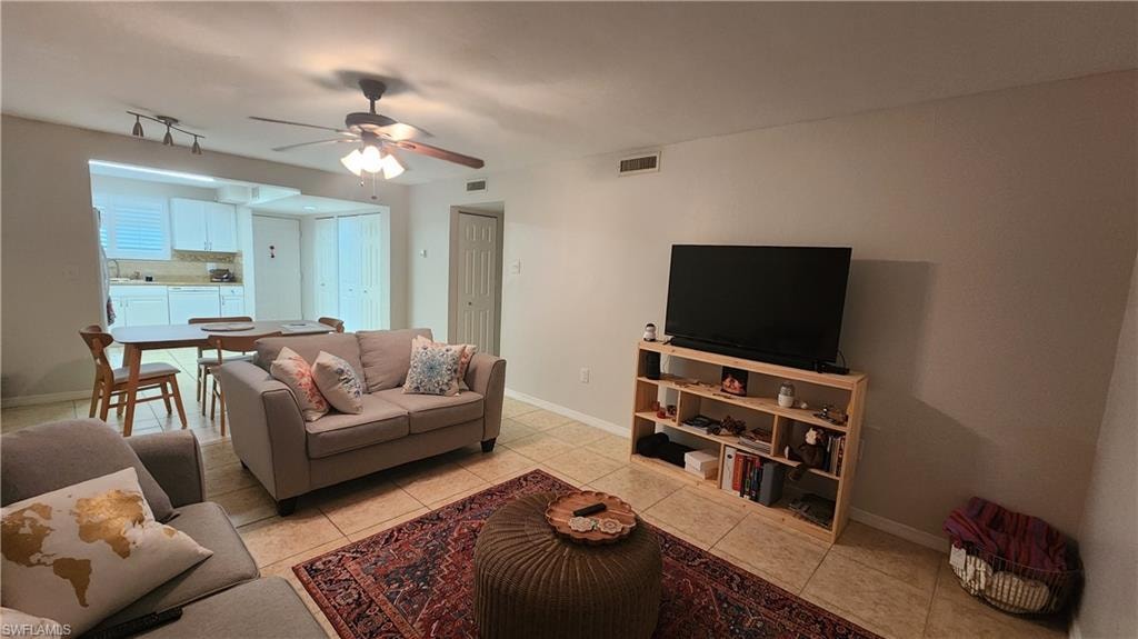 2121 Collier AVE 107 photo 12