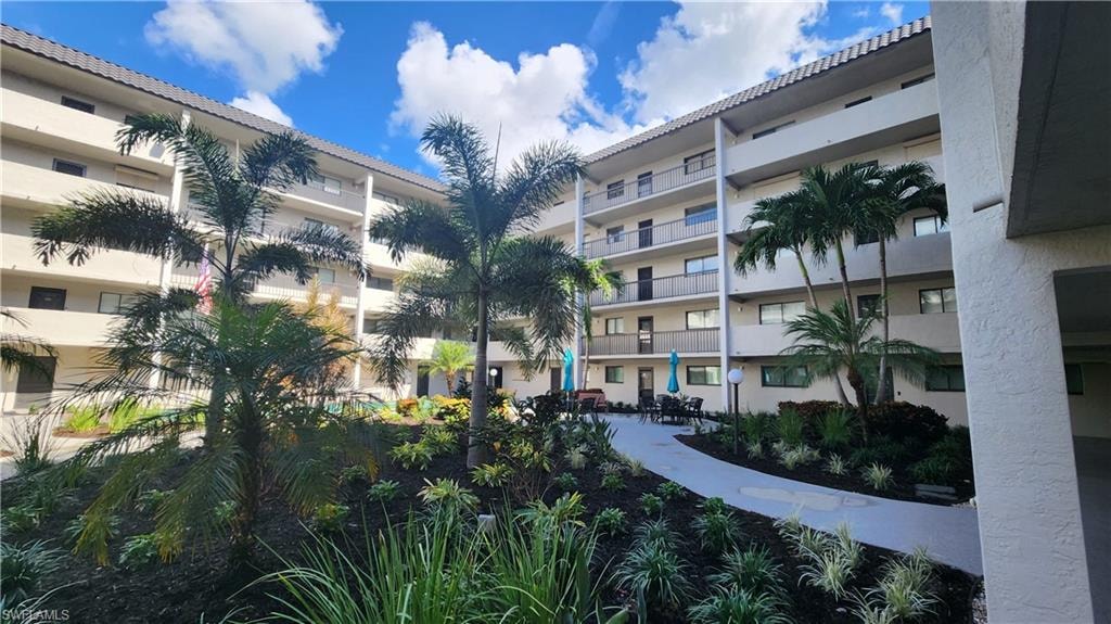 2121 Collier AVE 107