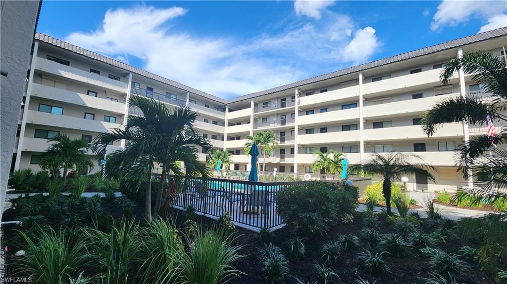 2121 Collier AVE 107