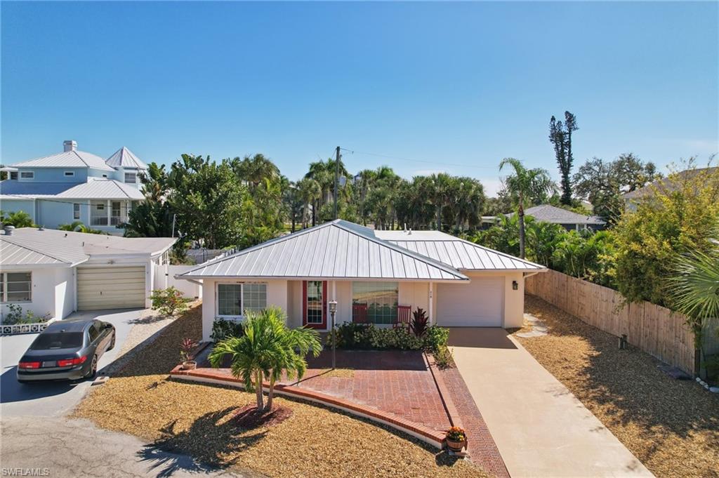210 Hibiscus DR photo 31
