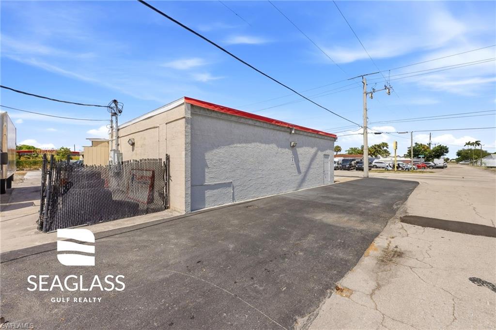 2730 Fowler ST photo 9