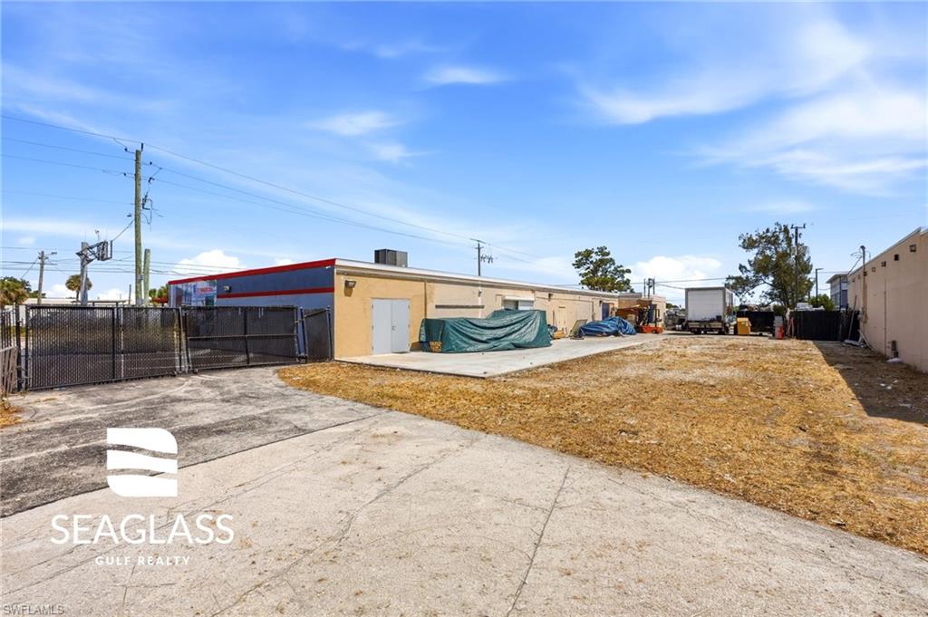 2730 Fowler ST photo 11