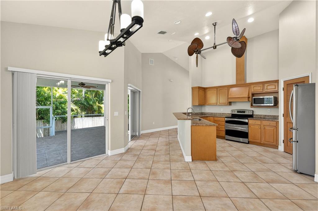 7930 Sandel Wood CIR W photo 16
