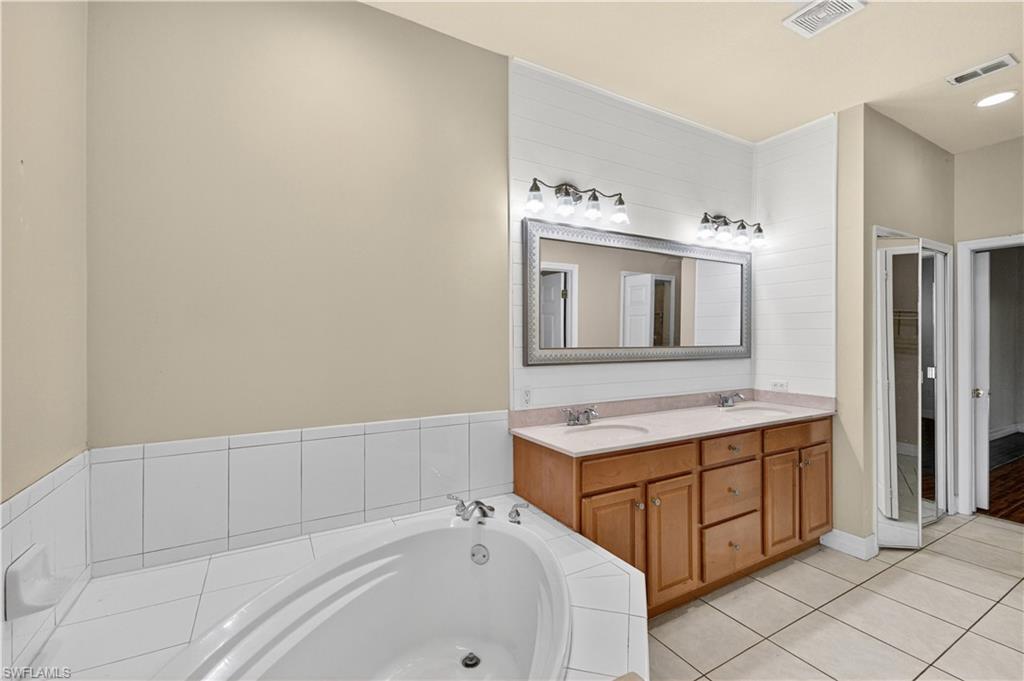 7930 Sandel Wood CIR W photo 22