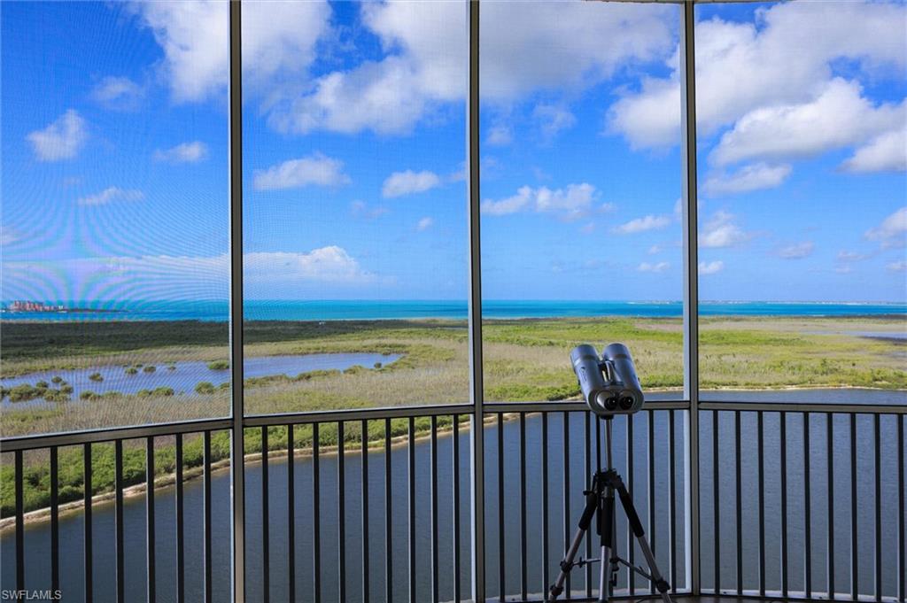 Watery_horizon_meets_blue_sky