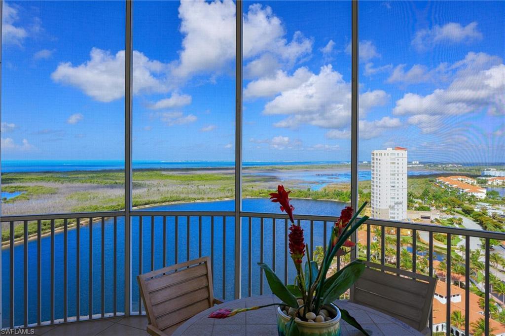 ENDLESS_sparkling_W_water_views
