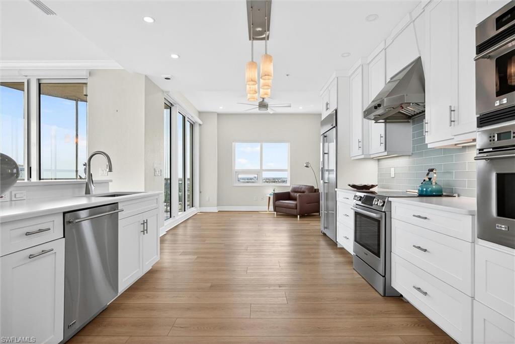 Kitchen_wwhite_Shaker_cabinets