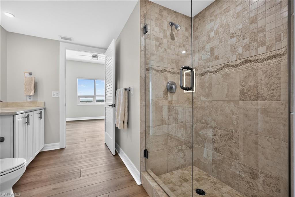 In-suite_BA_shower_of_Guest_BR