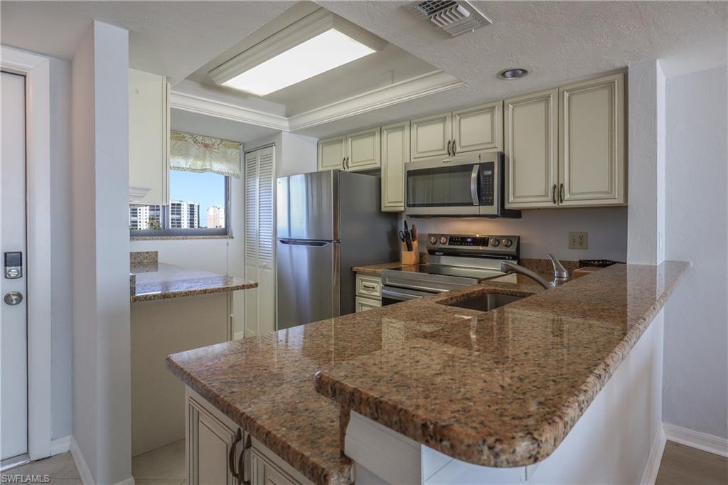 8350 Estero BLVD 423 photo 6