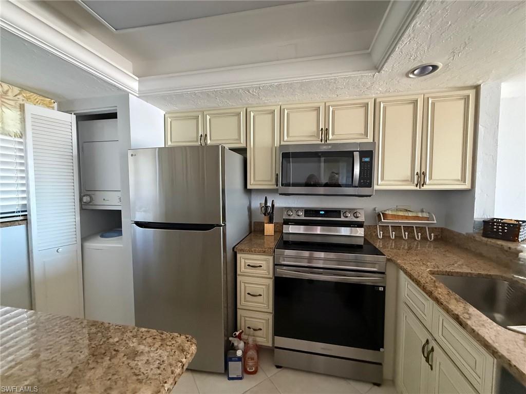 8350 Estero BLVD 423 photo 7