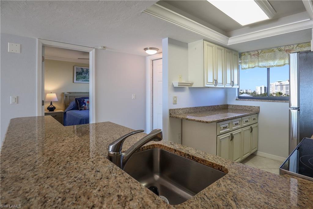 8350 Estero BLVD 423 photo 9
