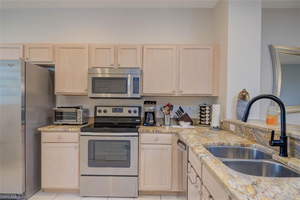 8223 Parkstone PL 102 photo 12