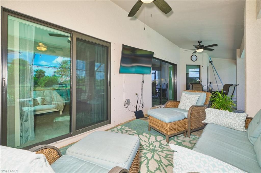 SPACIOUS ENTERTAINING AREA