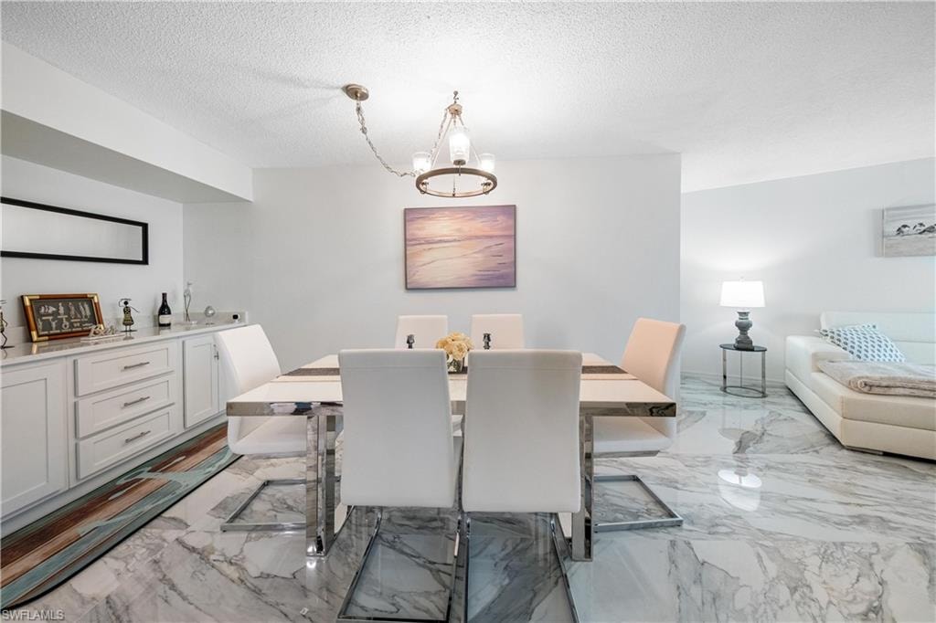 320 Seaview CT 1207
