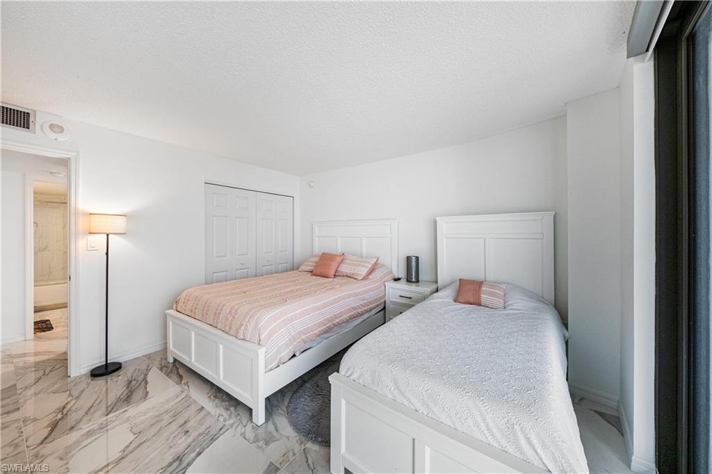 320 Seaview CT 1207 photo 17