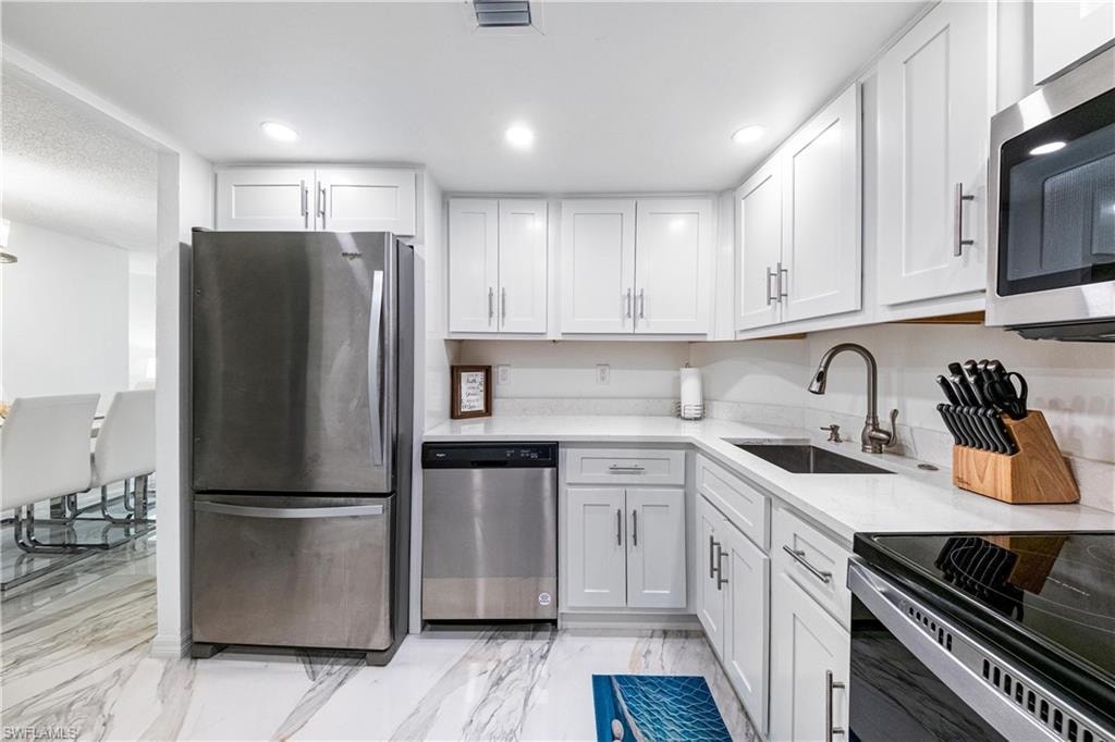 320 Seaview CT 1207