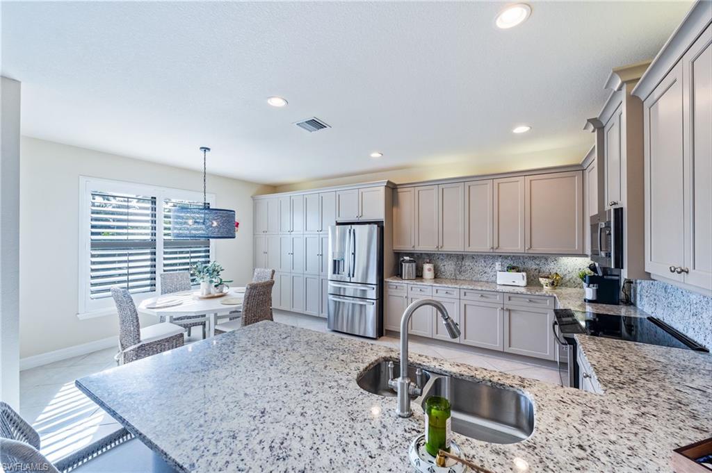 11546 Meadowrun CIR photo 12