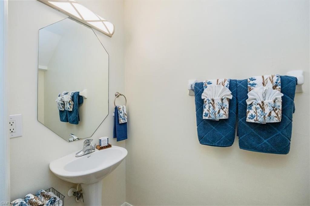 Guest 1/2 bath