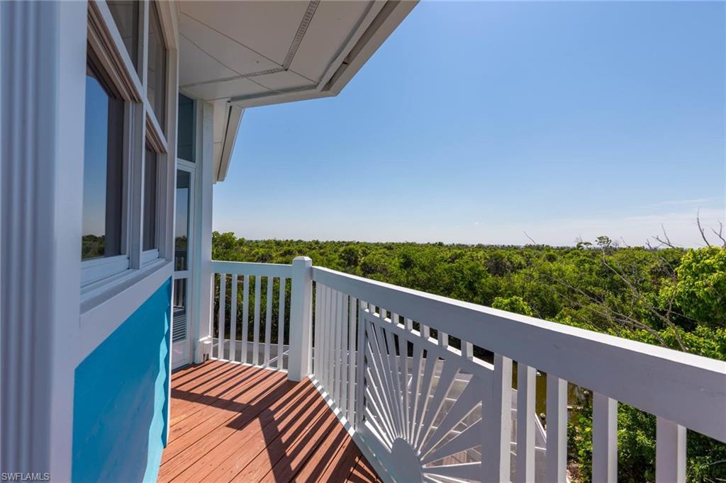 Upper Mezzanine deck
