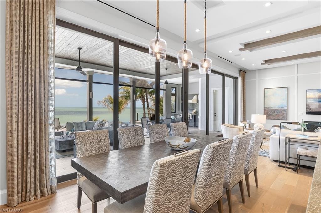 dining area to Pool / lanai