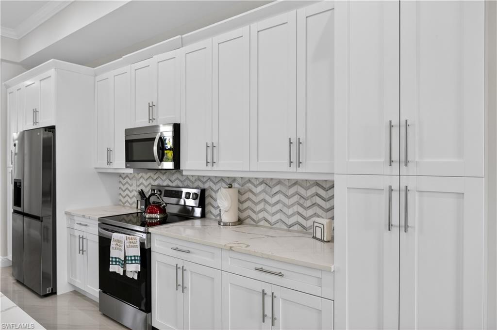 Like-new appliances and plenty of storage :)
