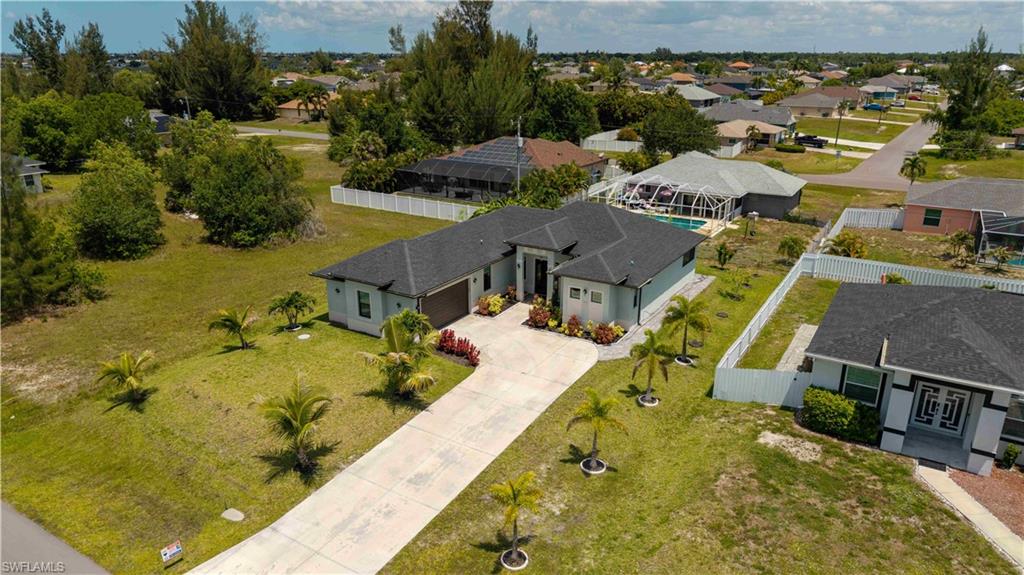 FURNISHED RENTAL - LIKE-NEW CONSTRUCTION WITH ZERO PRIOR OCCUPANCY!!! FIRST MONTH, LAST MONTH & SECURITY DEPOSIT REQUIRED. PET ALLOWED WITH APPROVAL (ONE SMALL DOG OR CAT). MINIMUM 1 YEAR LEASE!