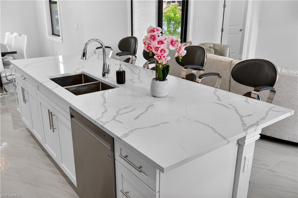 Large kitchen island with plenty of space to cook and entertain :)