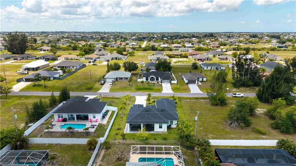 Located in NW Cape Coral, this home provides easy access to PINE ISLAND RD, shopping, dining, schools, parks, golf courses, marinas, boat ramps and some of SWFL’s most beautiful waterfront destinations.