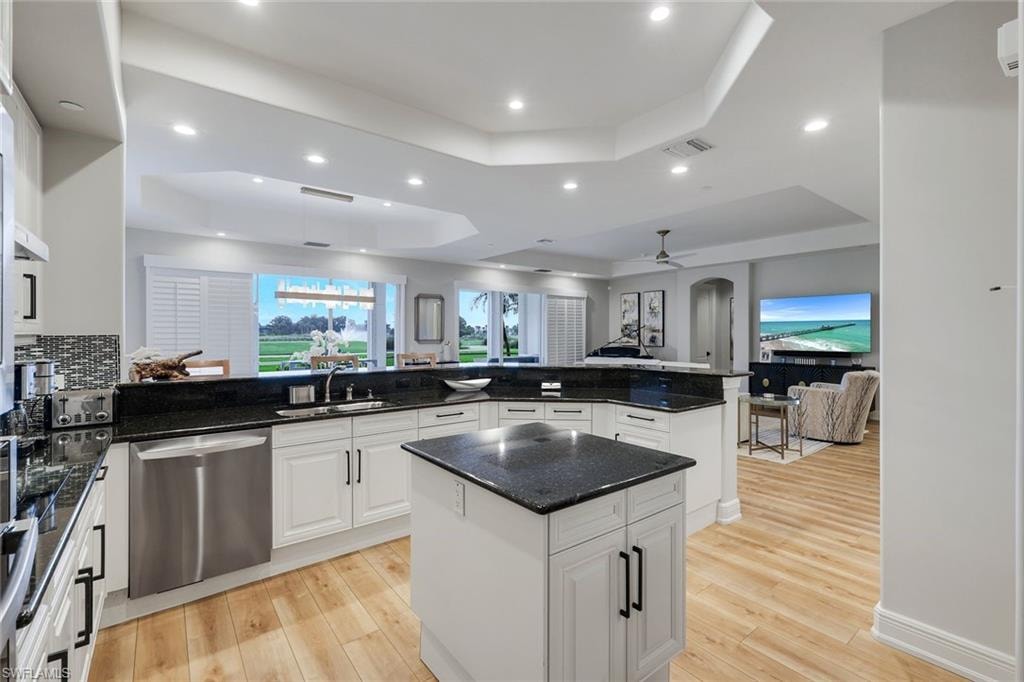 588 Avellino Isles CIR 20101 photo 9