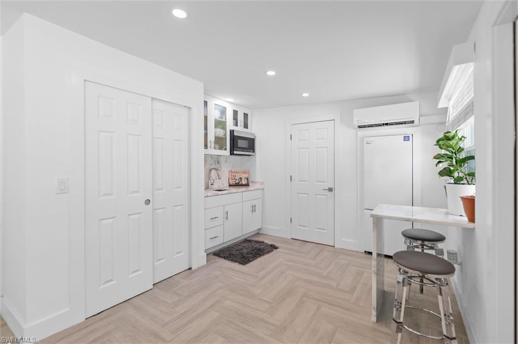 Independent MIL quarters/studio with full bath, kitchen, and washer/dryer
