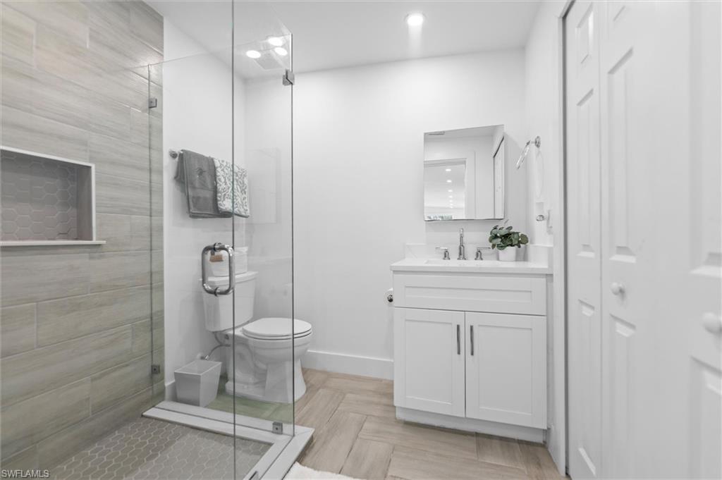 Independent MIL quarters/studio with full bath, kitchen, and washer/dryer