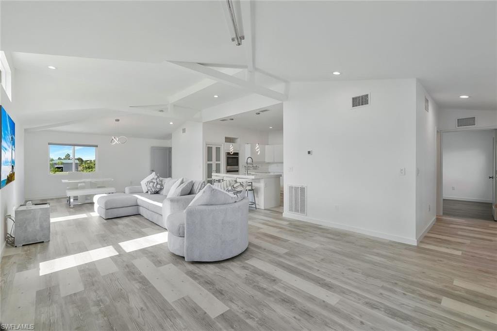living room/kitchen
