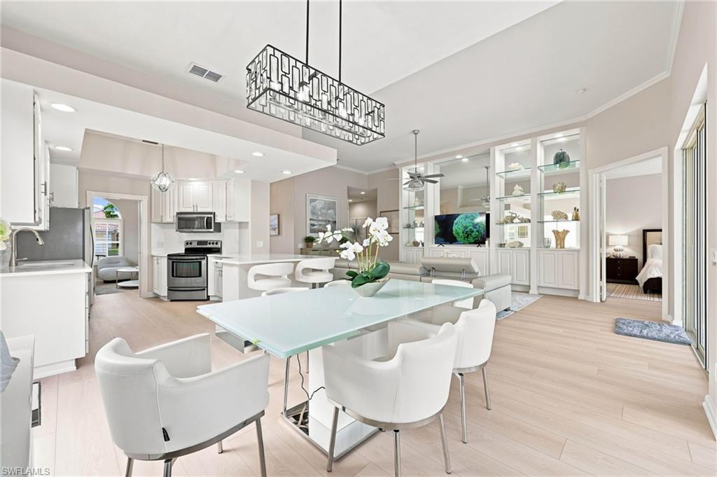 Open space concept and 12' ceilings in then Great Room