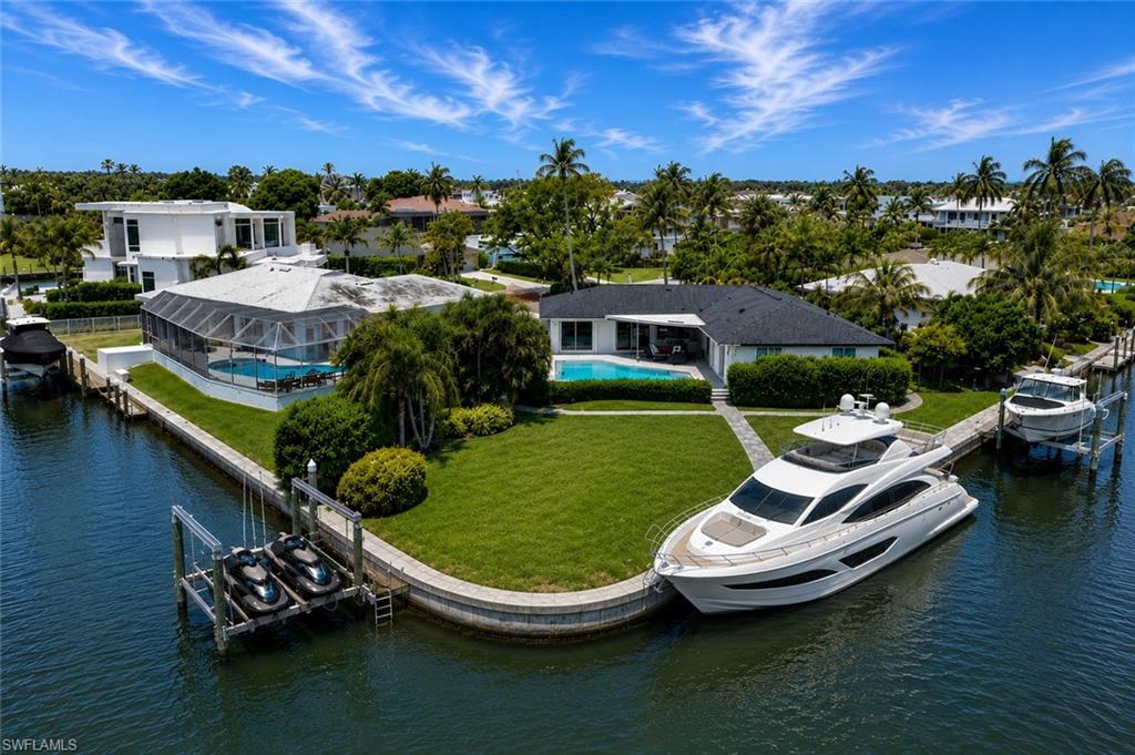 RARE!! 3 BOAT DOCKS, 200' Seawall,CHANCE of a LIFETIME w REMODELED COTTAGE