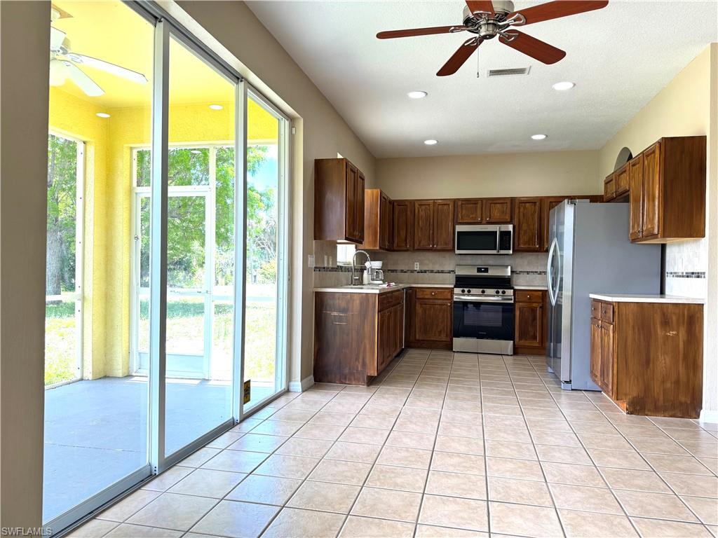 117 Shadow Lakes DR photo 18