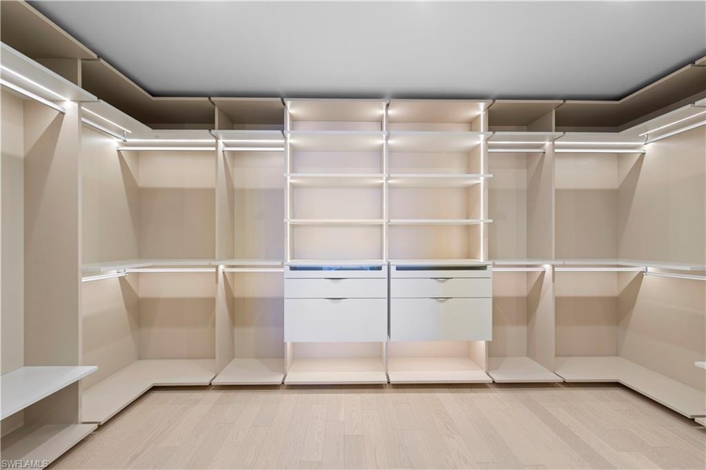 Italkraft Custom Primary Closet