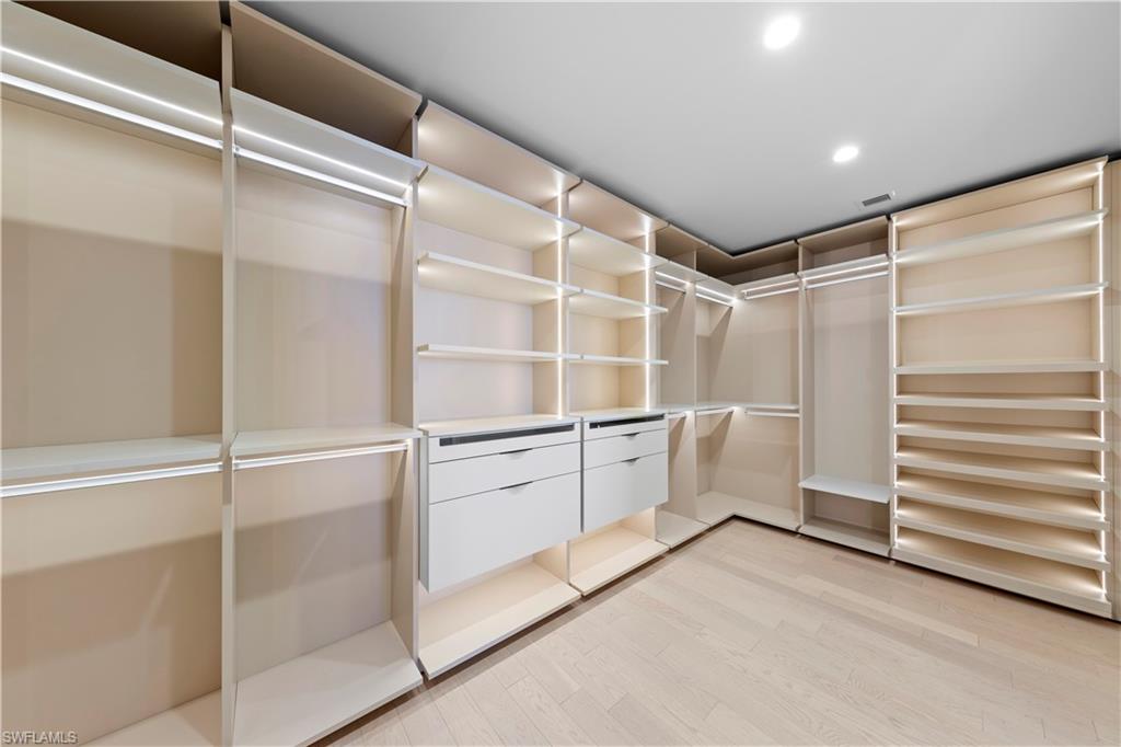 Italkraft Custom Primary Closet