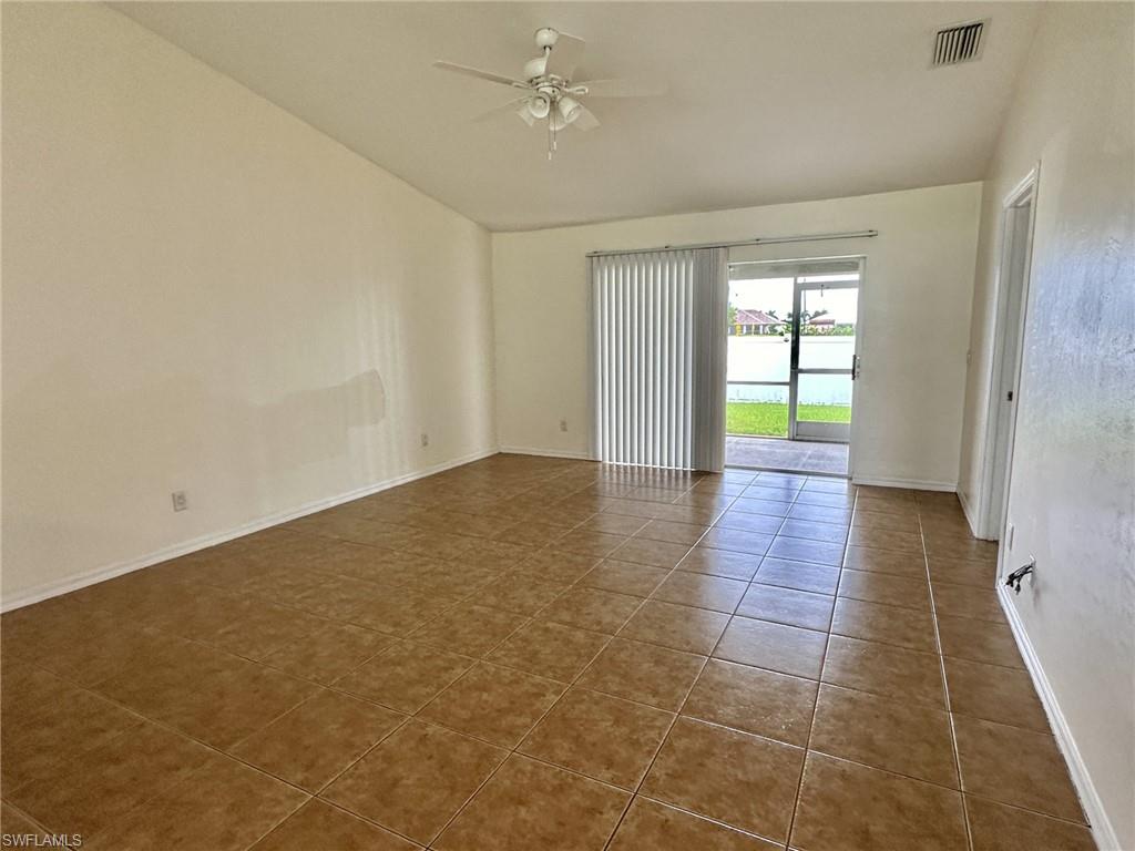 2306 view of tiled greatroom and sliders to screened lanai under truss