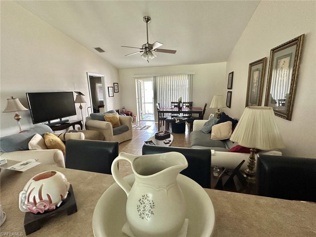 2308 Greatroom from breakfast bar