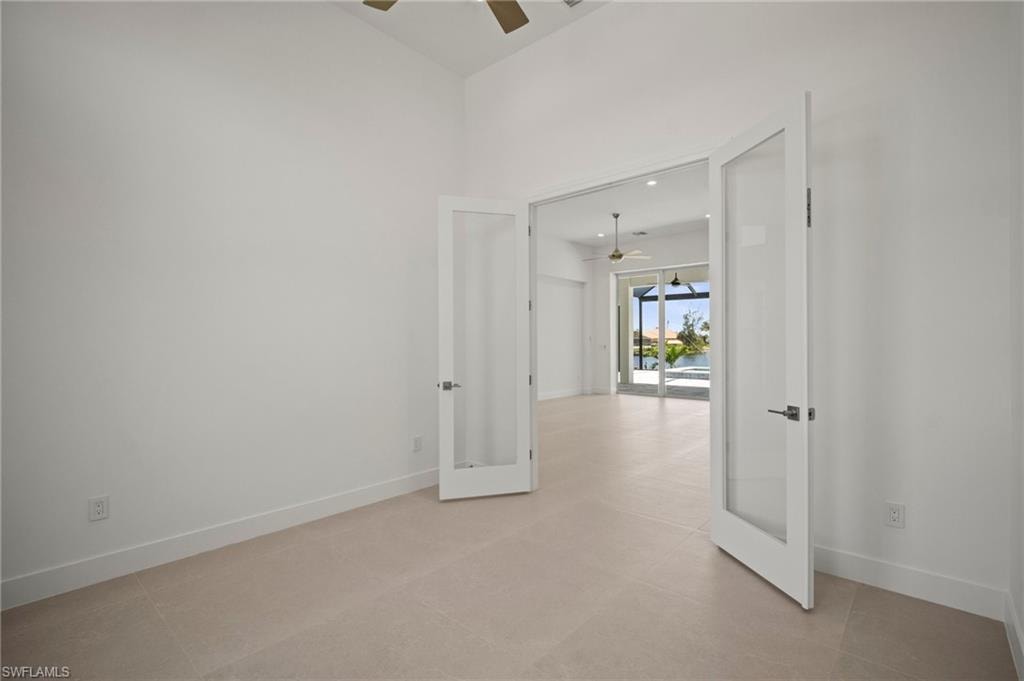 2304 SW 38th TER photo 24