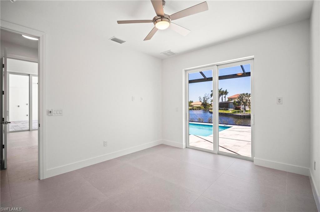 2304 SW 38th TER photo 33