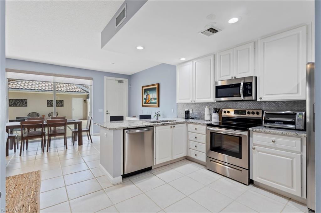 6112 Towncenter CIR photo 10