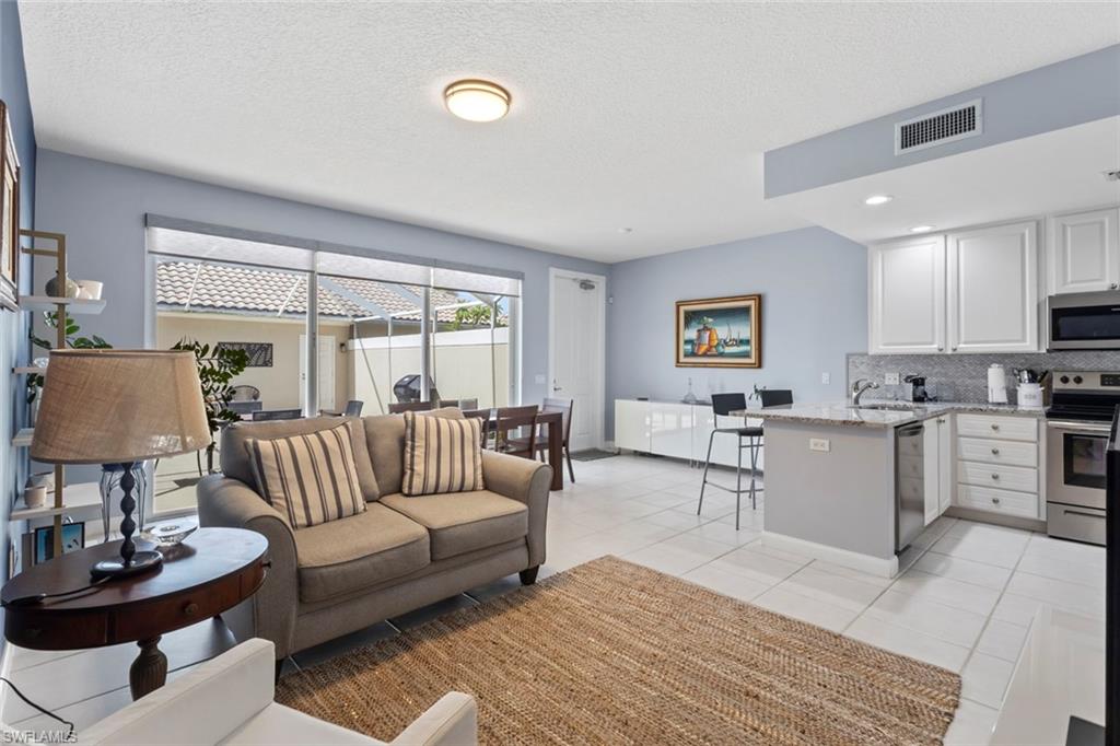 6112 Towncenter CIR photo 14
