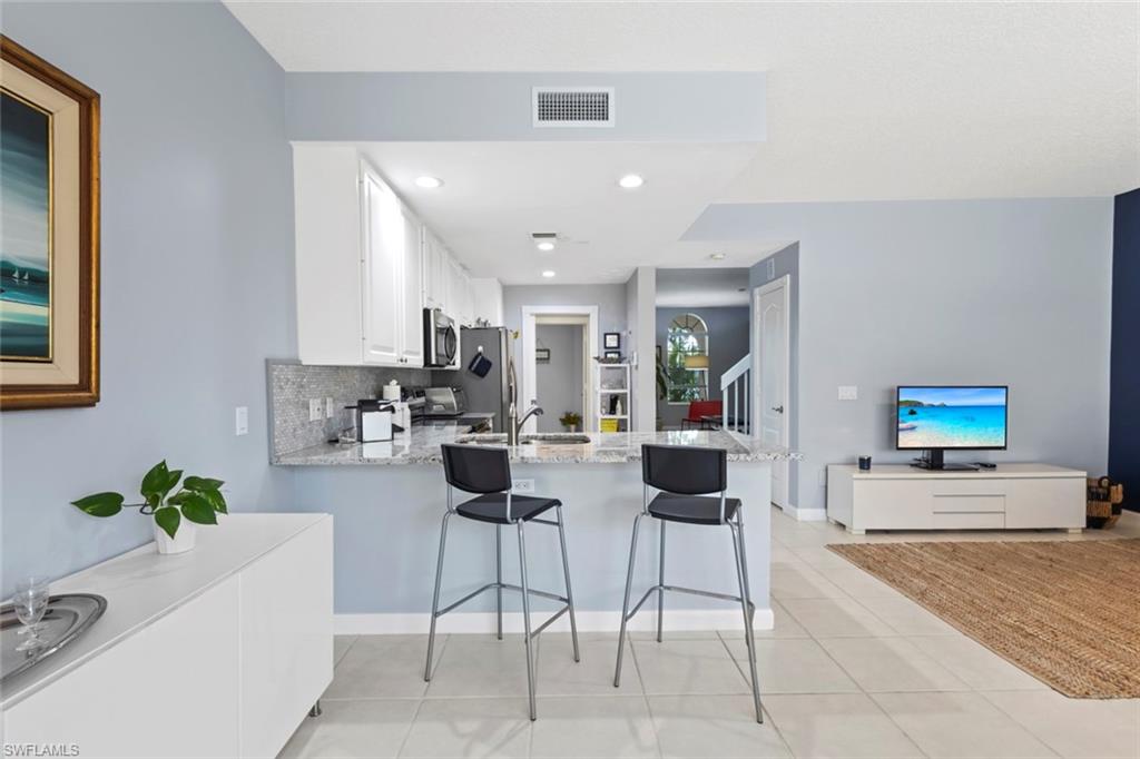 6112 Towncenter CIR photo 8